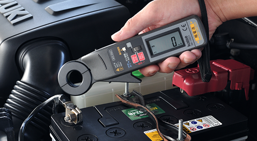 クランプメーターで簡単・迅速に暗電流を測定｜自動車整備お役立ち情報